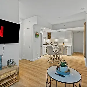 Elegant & Cozy Two-bedroom Duplex In The Heart Of Yaletown Apartment